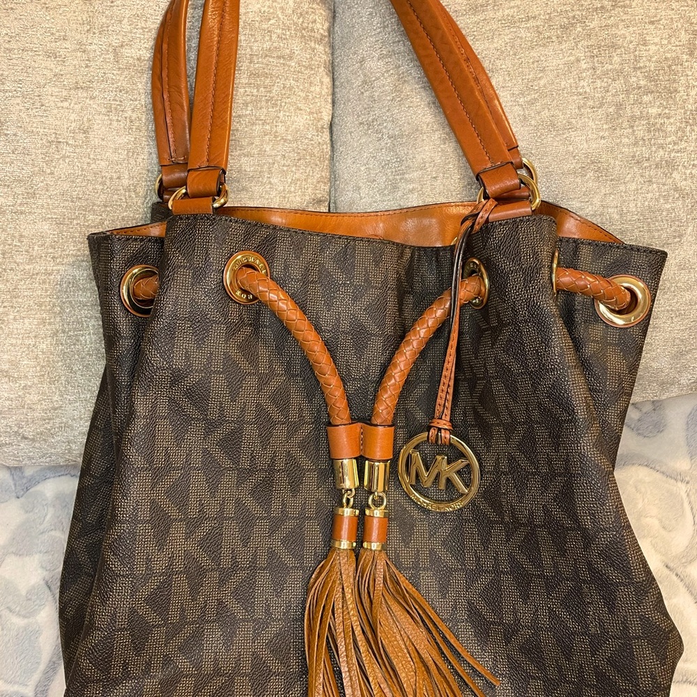 Michael kors marina drawstring tassel shoulder bag